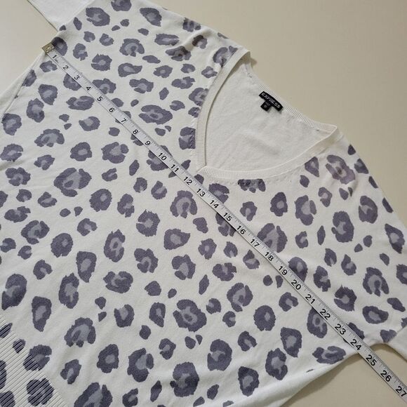 Express Women's Leopard Print V-neck Hi-Low Pullover Sweater with Zipper Detail - Picture 5 of 15